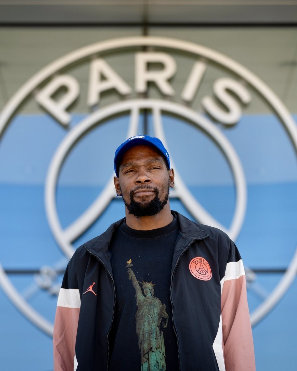 爱游戏-冲刺阶段巴黎圣日耳曼战术微调——CBA季后赛节点到来，气氛紧张，团队化学反应显著的简单介绍